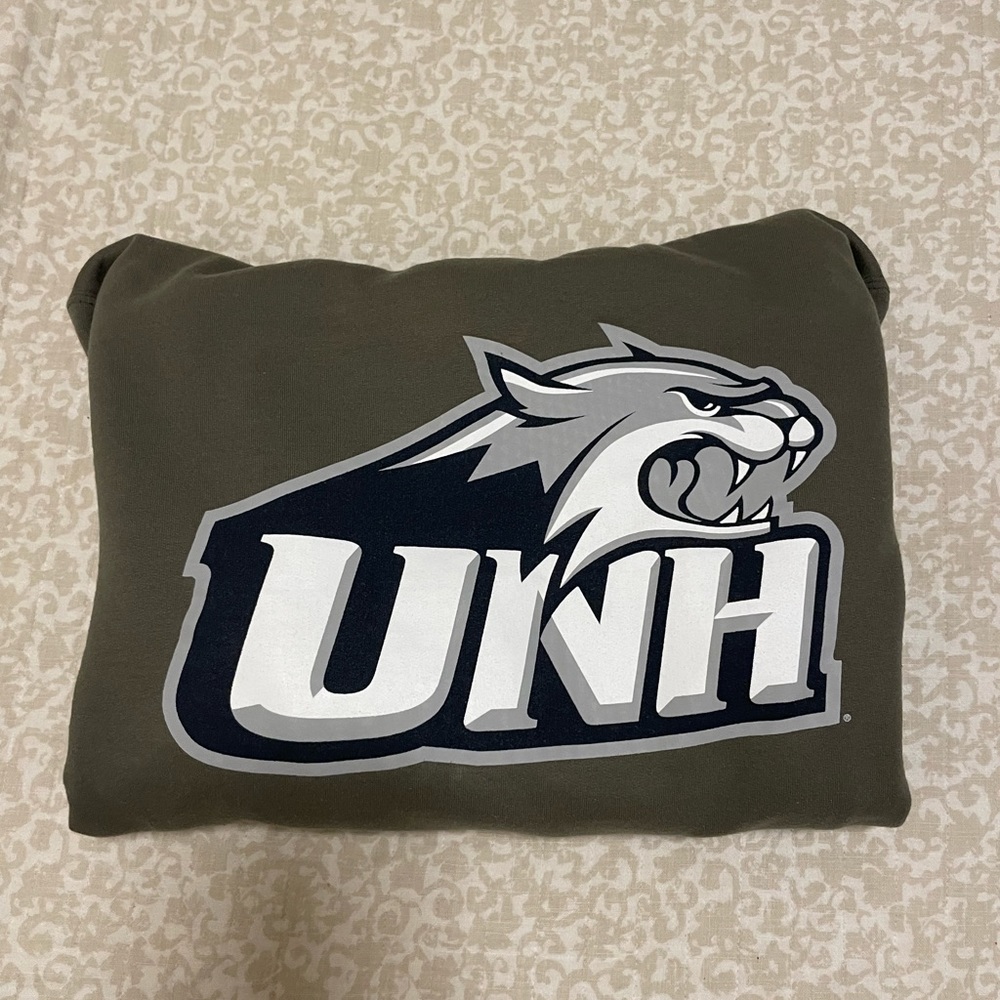 UNH sweatshirt